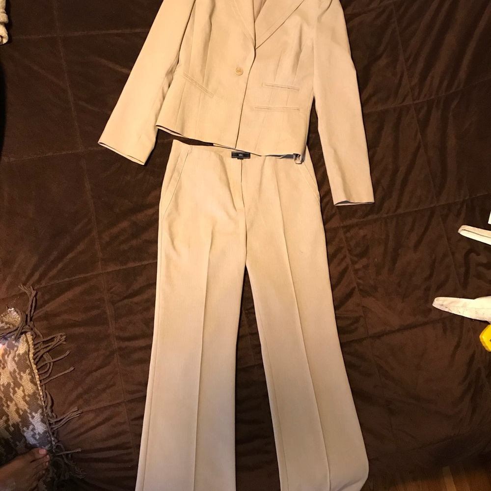Suit - Picture 4 of 6